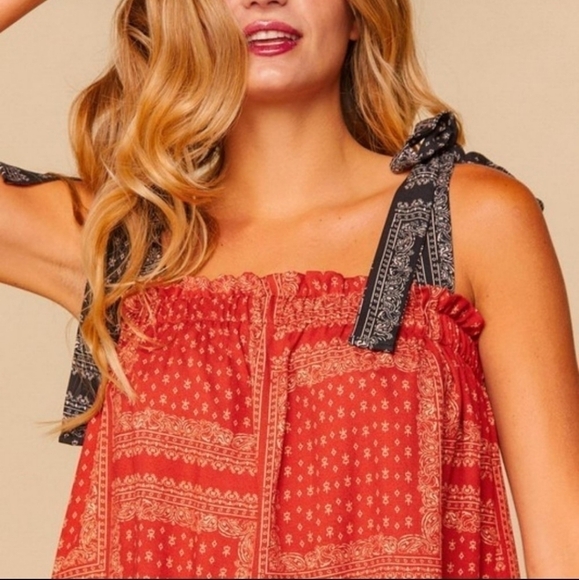 💚3x HP💚Plus Size Red Scarf Print Tie Top - Picture 3 of 8